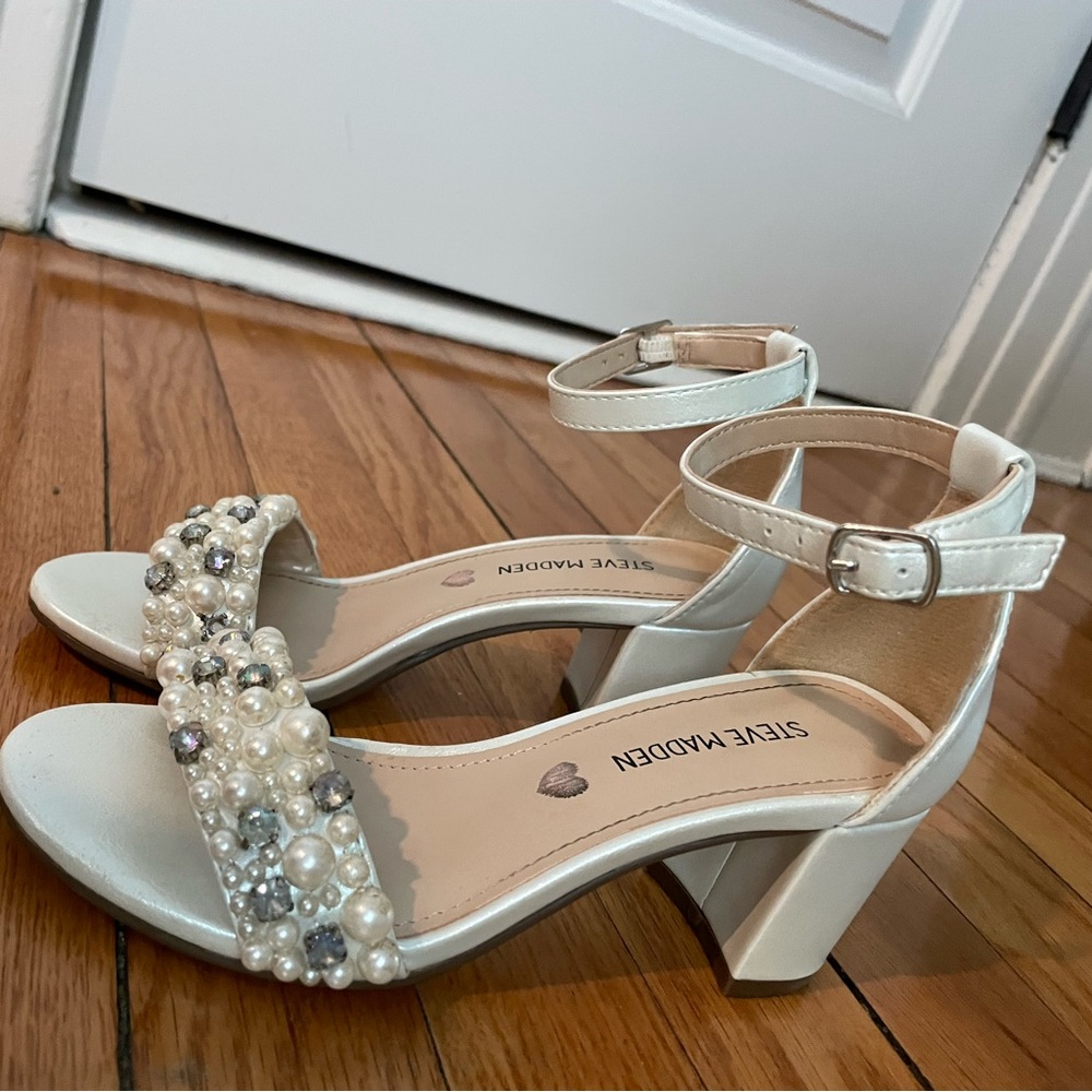 Carson ankle strap sandal Steve Madden size 1